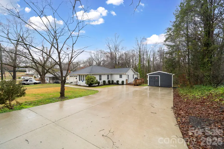 211 E Ohio Avenue, Bessemer City, NC 28016 - #3