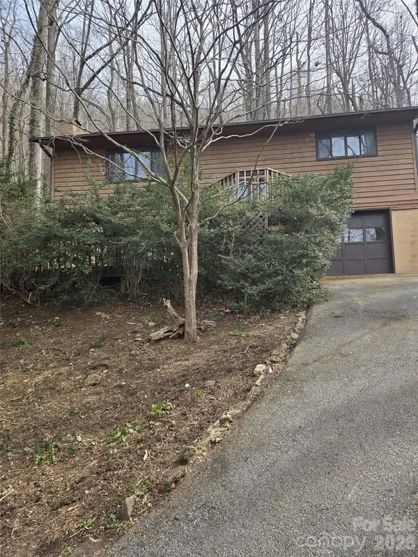 8 Shadywood Circle, Asheville, NC 28803