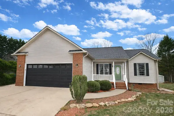 5505 Creek Point Drive, Hickory, NC 28601