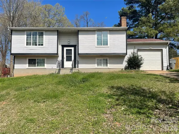 1221 Farmfield Lane, Charlotte, NC 28213