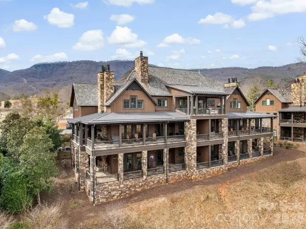 305 Clubhouse Lane #B-301, Mill Spring, NC 28756