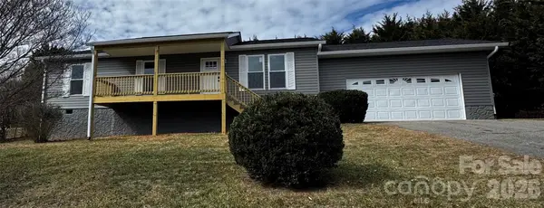 22 Sydney Lane, Asheville, NC 28806