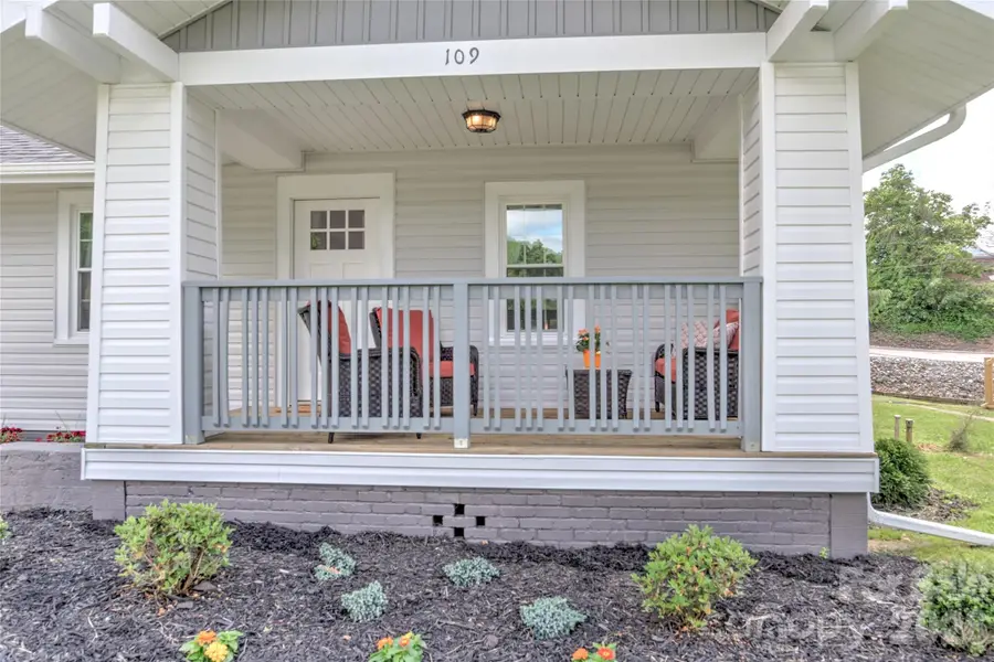 109 W Marshall Street, Waynesville, NC 28786 - #2