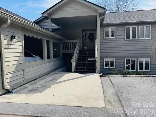 121 Burning Tree Lane #121, Flat Rock, NC 28731