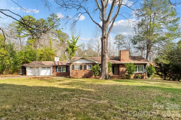 121 33rd Avenue Ne, Hickory, NC 28601