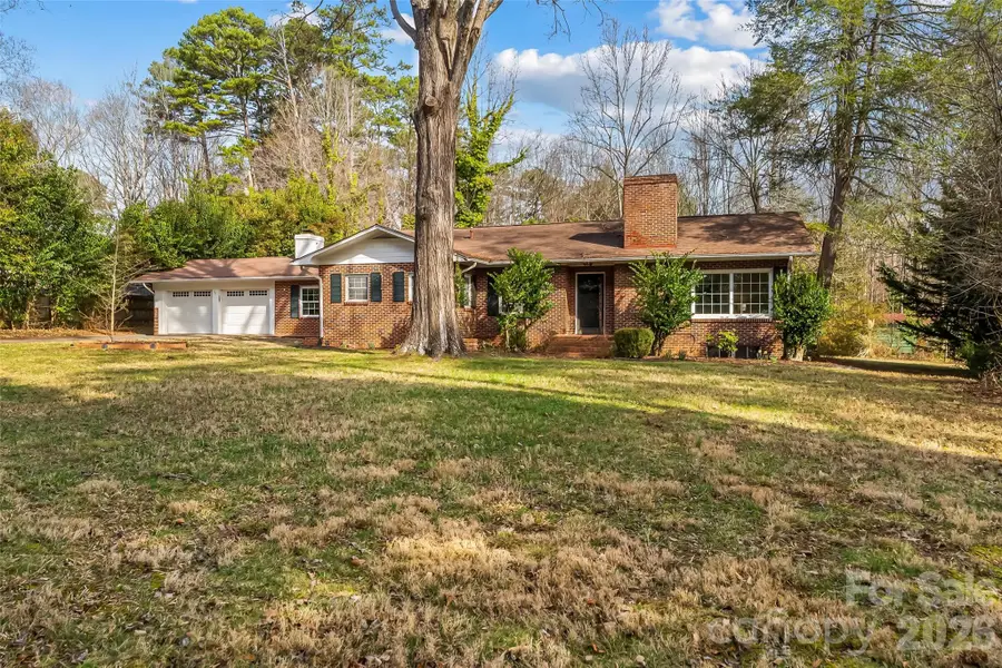 121 33rd Avenue Ne, Hickory, NC 28601 - #2