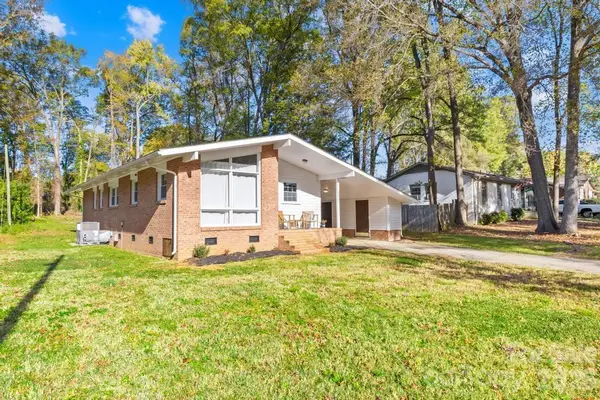 3801 Winterfield Place, Charlotte, NC 28205