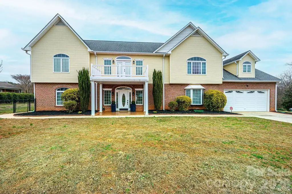 1360 Sweetbriar Lane, Hickory, NC 28602 - #1