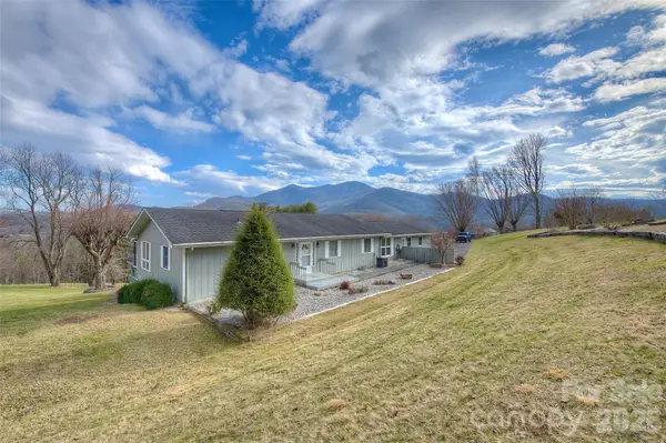 220 Grand View Lane, Burnsville, NC 28714