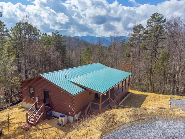 677 Ridgetop Circle, Whittier, NC 28789