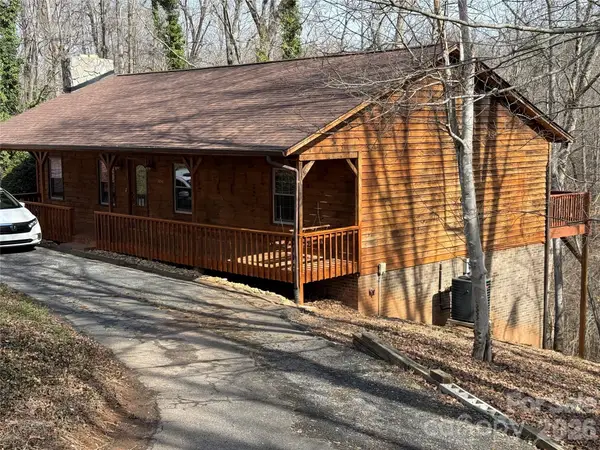 3840 Cherry Grove Drive, Hickory, NC 28602