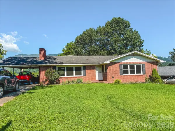 32 Tate Street, Waynesville, NC 28786