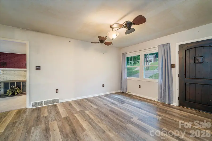 6 Hillview Circle, Asheville, NC 28805 - #3