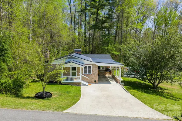 913 Dorothy Street, Hendersonville, NC 28791