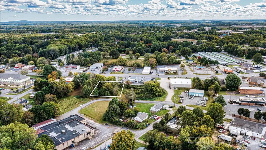 000 12th Avenue Place Ne #8-9, Hickory, NC 28601 - #2