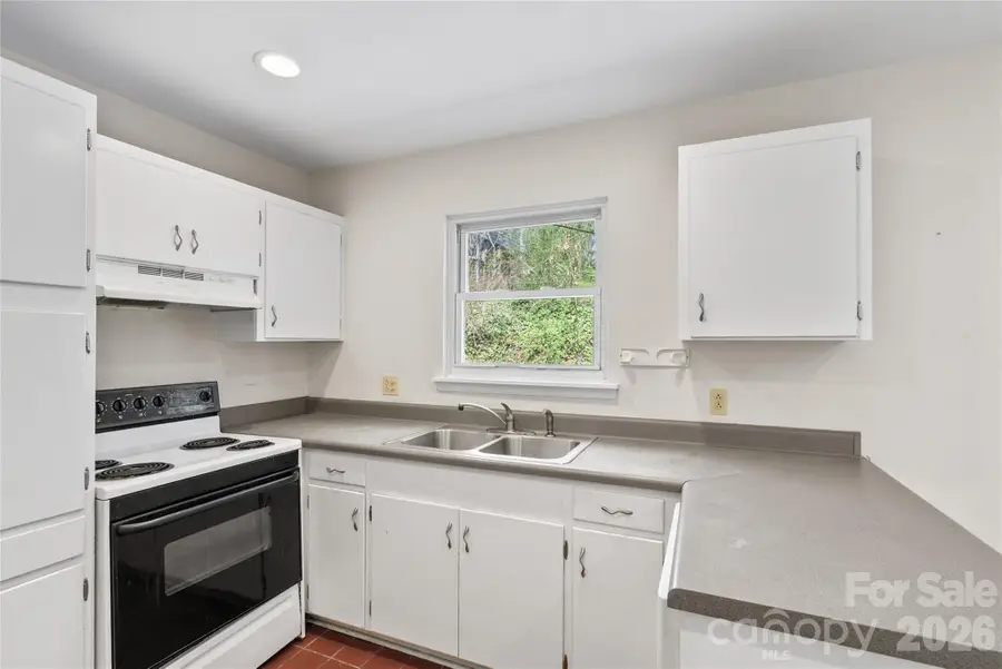 1 Clearbrook Road, Asheville, NC 28805 - #3