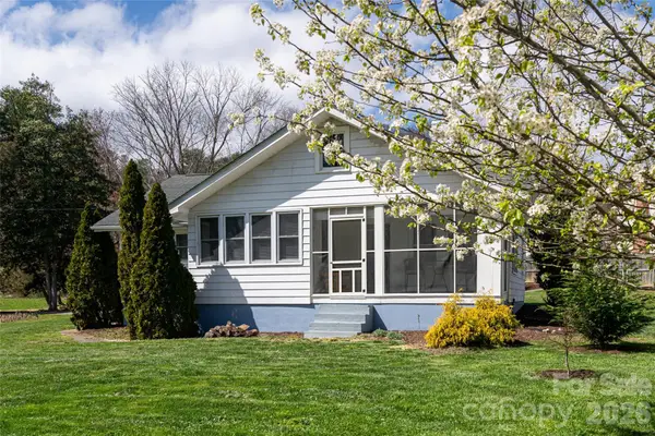 994 Riceville Road, Asheville, NC 28805