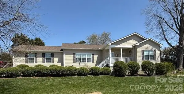34 Middle Street, Hendersonville, NC 28792