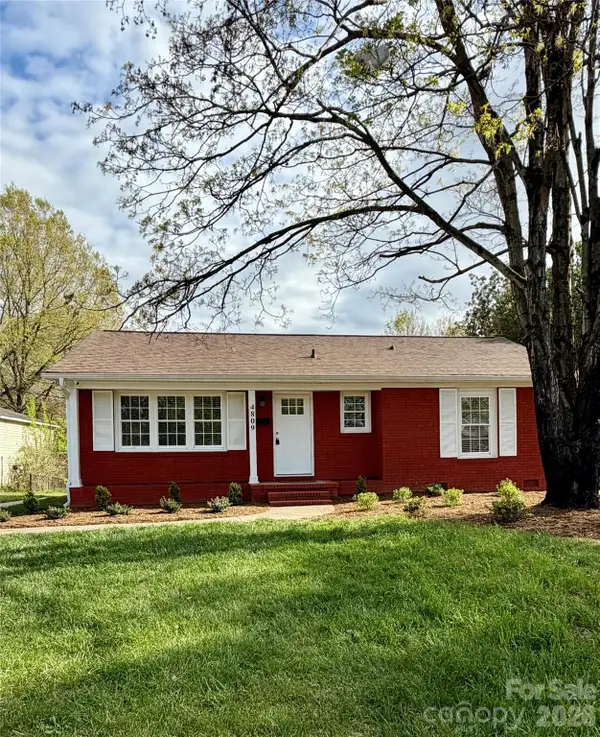 4809 Brooktree Drive, Charlotte, NC 28208