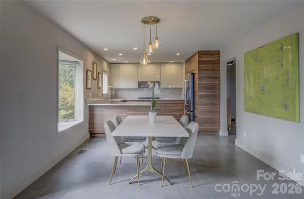 204 Fleetwood Plaza, Hendersonville, NC 28739