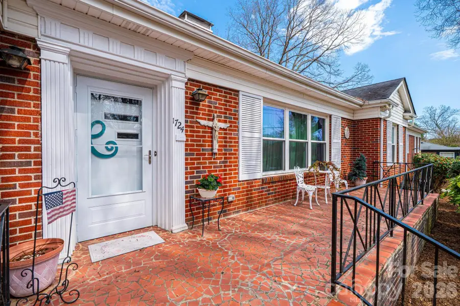 1724 2nd Avenue Nw, Hickory, NC 28601 - #3