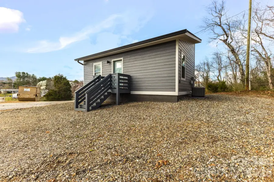17 Red Leaf Road, Asheville, NC 28806 - #2