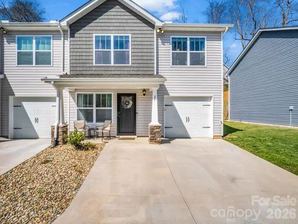 21 Virginia Commons Drive, Arden, NC 28704