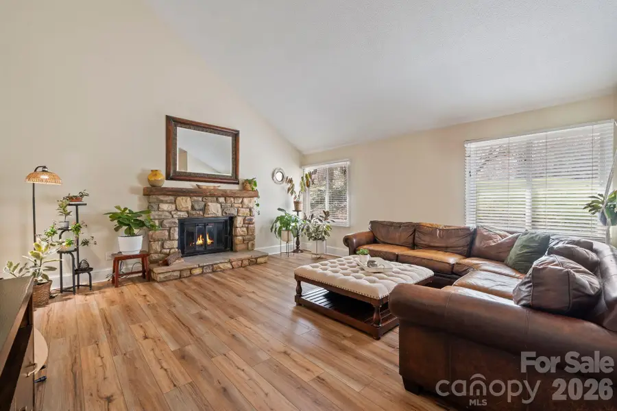 350 21st Avenue Drive Nw, Hickory, NC 28601 - #2