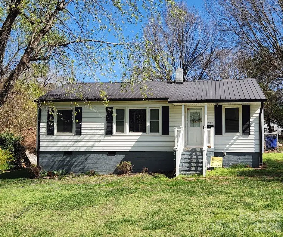 906 N Flint Street, Lincolnton, NC 28092 - #1