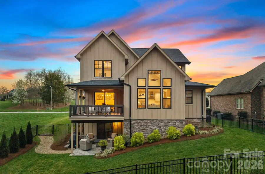 860 38th Avenue Ne, Hickory, NC 28601 - #2