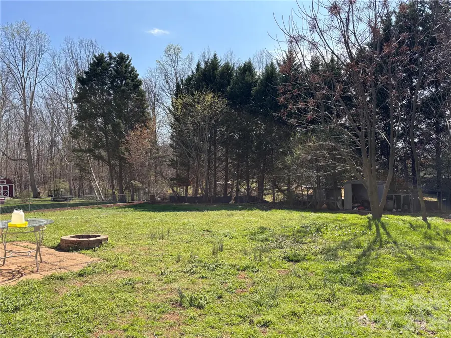 5445 Glenview Drive, Hickory, NC 28602 - #2