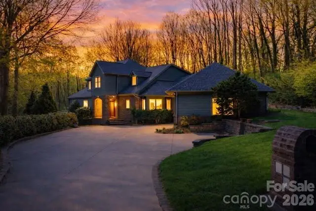 421 18th Avenue Lane Nw, Hickory, NC 28601 - #1