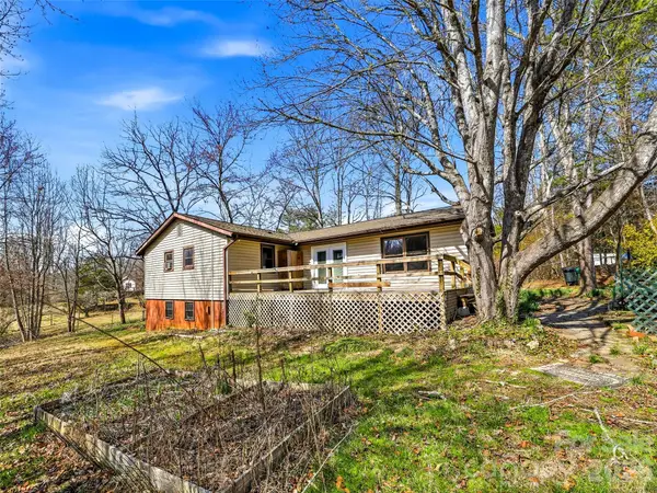 7 Nelson Road, Hendersonville, NC 28791