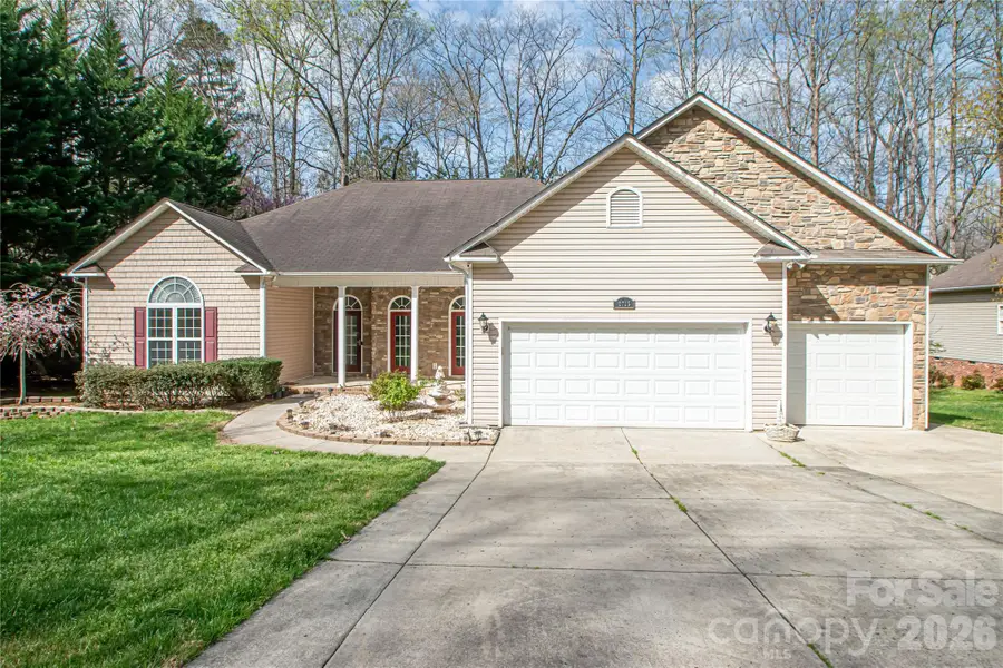 2725 Lakeview Circle, Matthews, NC 28105 - #2