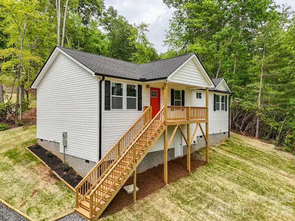 2506 Turnpike Road, Horse Shoe, NC 28742