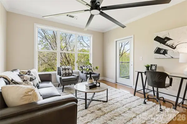 1000 E Woodlawn Road #314, Charlotte, NC 28209