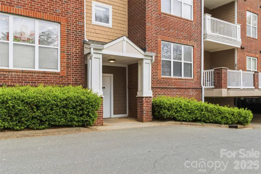 1000 E Woodlawn Road #314, Charlotte, NC 28209 - #3