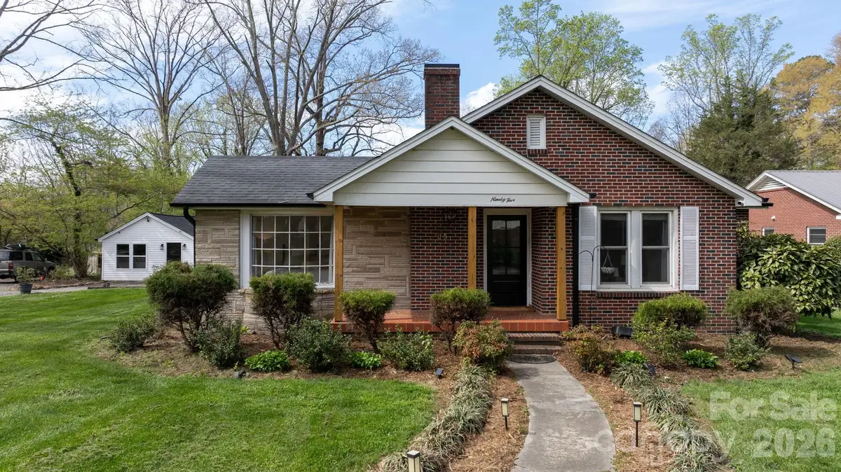 95 18th Avenue Nw, Hickory, NC 28601 - #1