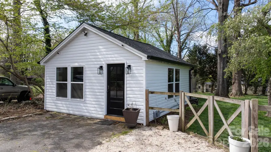 95 18th Avenue Nw, Hickory, NC 28601 - #2