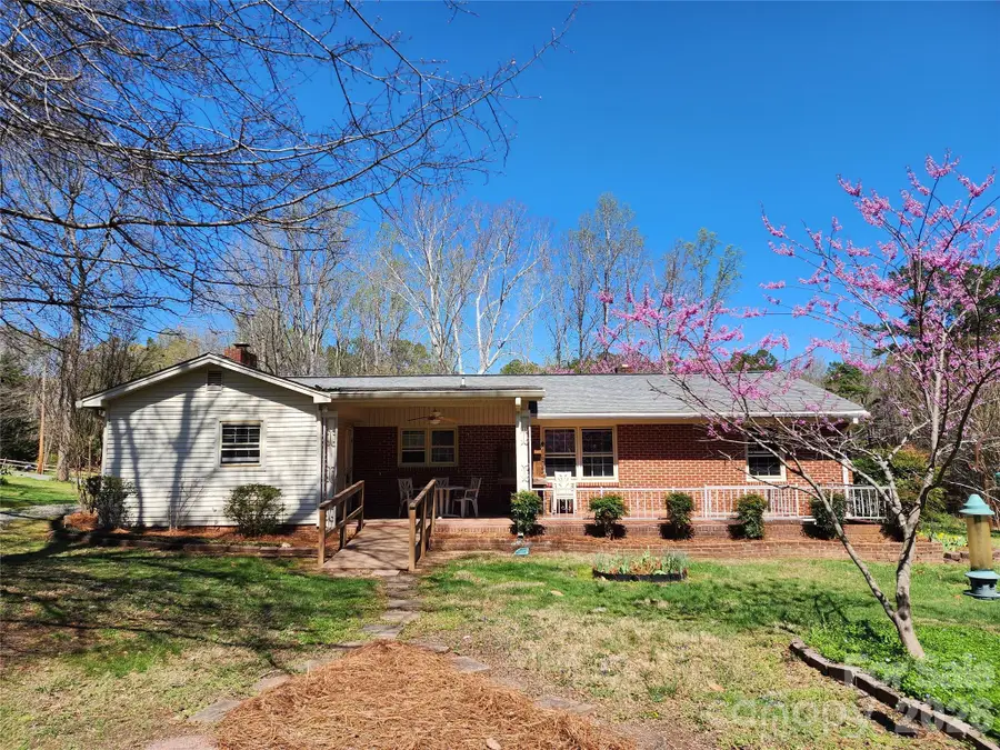 217 Saint John Street, Dallas, NC 28034 - #2