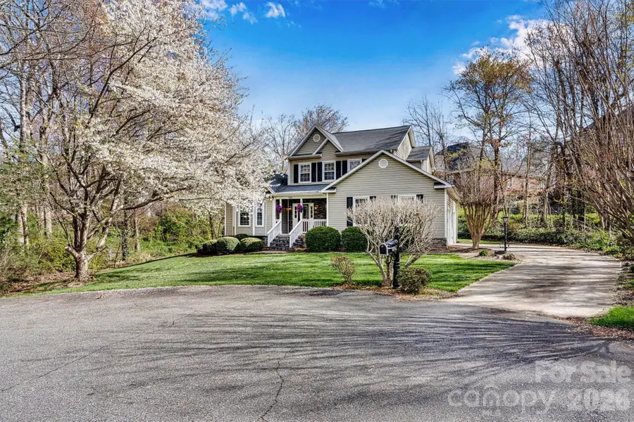 929 43rd Avenue Court Ne, Hickory, NC 28601 - #2