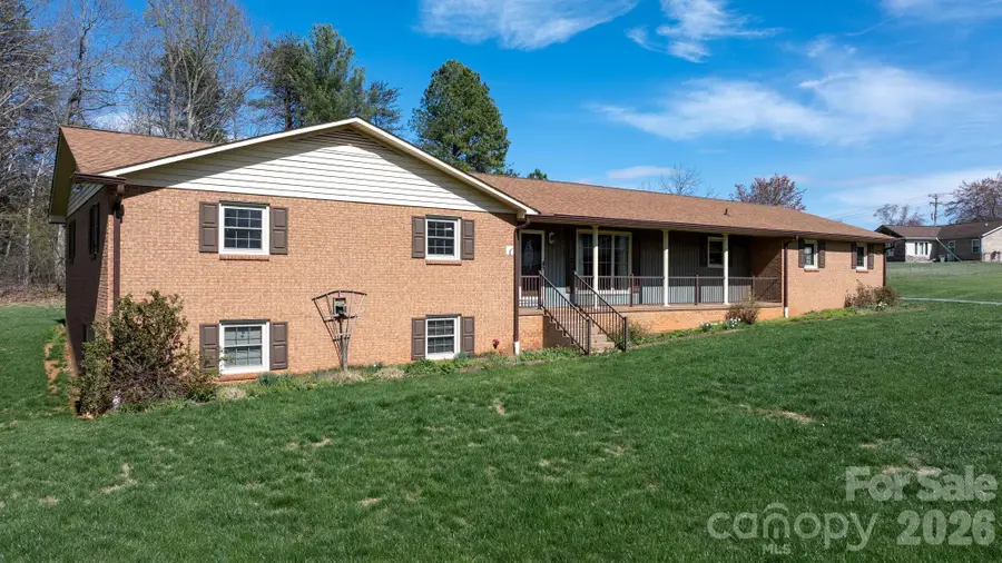 5515 Chestnut Drive, Hickory, NC 28602 - #2