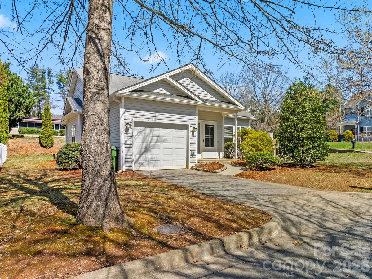 15 Scottish Circle, Asheville, NC 28803 - #1