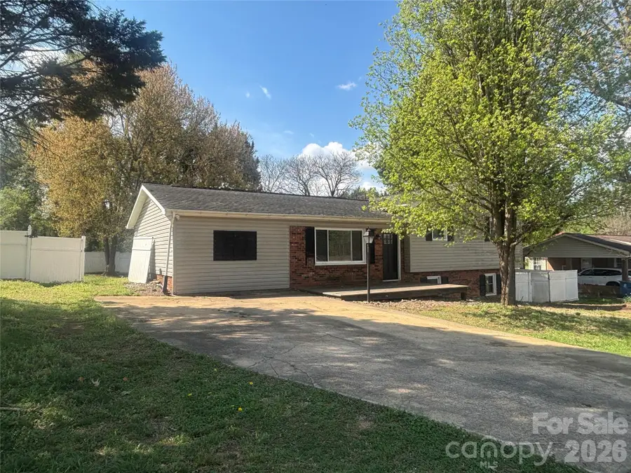 2618 32nd Avenue Ne, Hickory, NC 28601 - #3