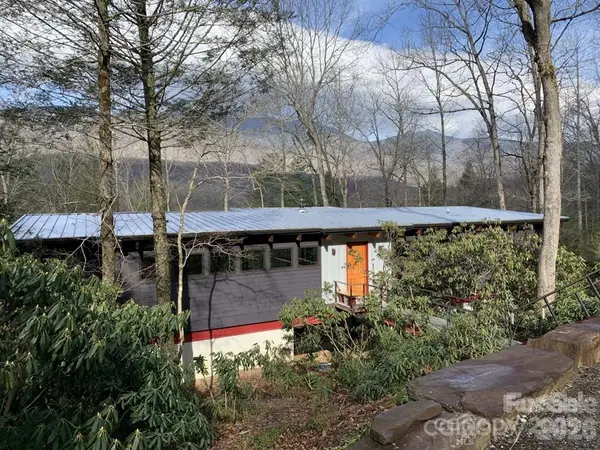 448 Mt. Mitchell Drive, Burnsville, NC 28714