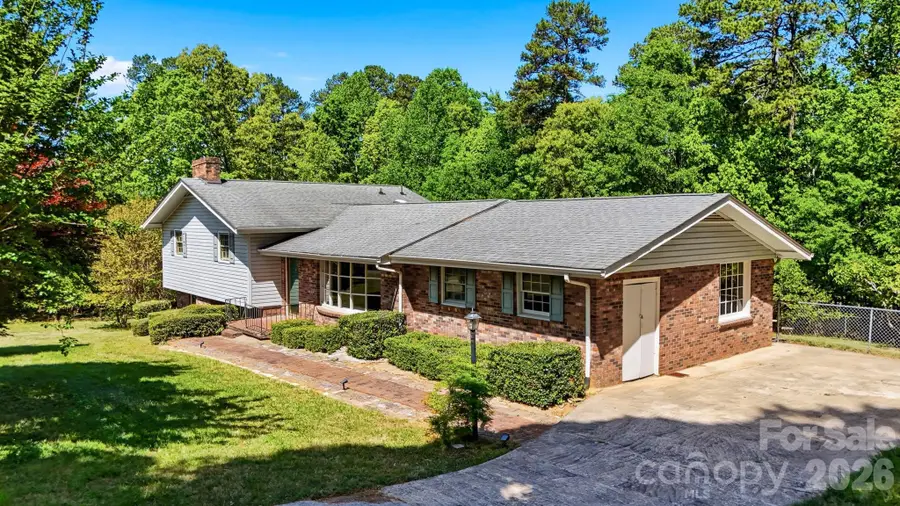 140 28th Avenue Drive Nw, Hickory, NC 28601 - #2