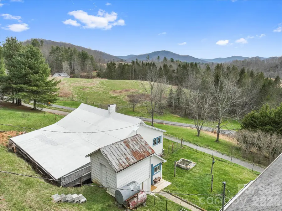 138 Robert Phillips Road, Bakersville, NC 28705 - #2