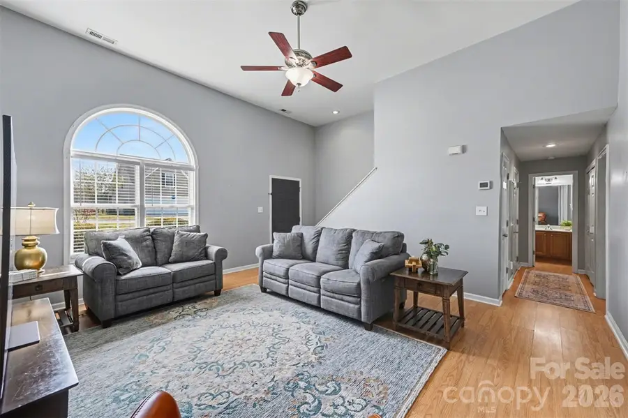 255 19th Avenue Se, Hickory, NC 28602 - #2