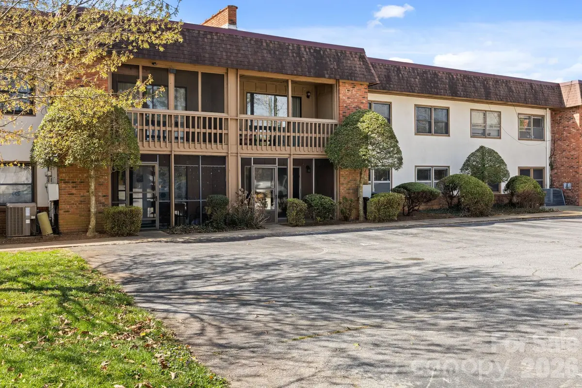 427 6th Avenue W #A11, Hendersonville, NC 28739 - #1