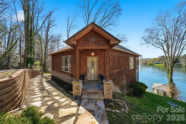 152 Bridge Pointe Lane, Hickory, NC 28601